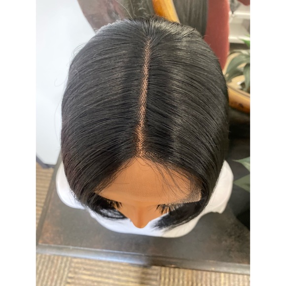 17. LYNSEY | BLACK BLUNT CUT DEEP 4” T PART LACE FRONT WIG BOB - Picture 5 of 6